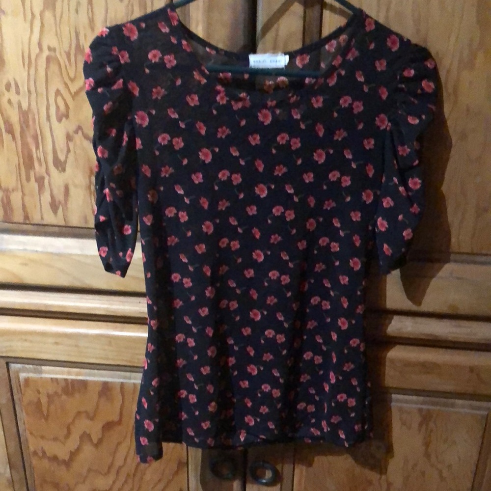 Elegant Black Fitted Blouse with Ruffled Accents